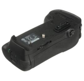 گریپ-طرح-فابریک-Nikon-MB-D12-Battery-Pack-for-D800-and-D810-Cameras